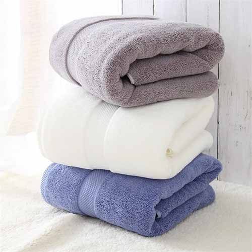 Personalized Softness: Your 100% Cotton Bath Towel